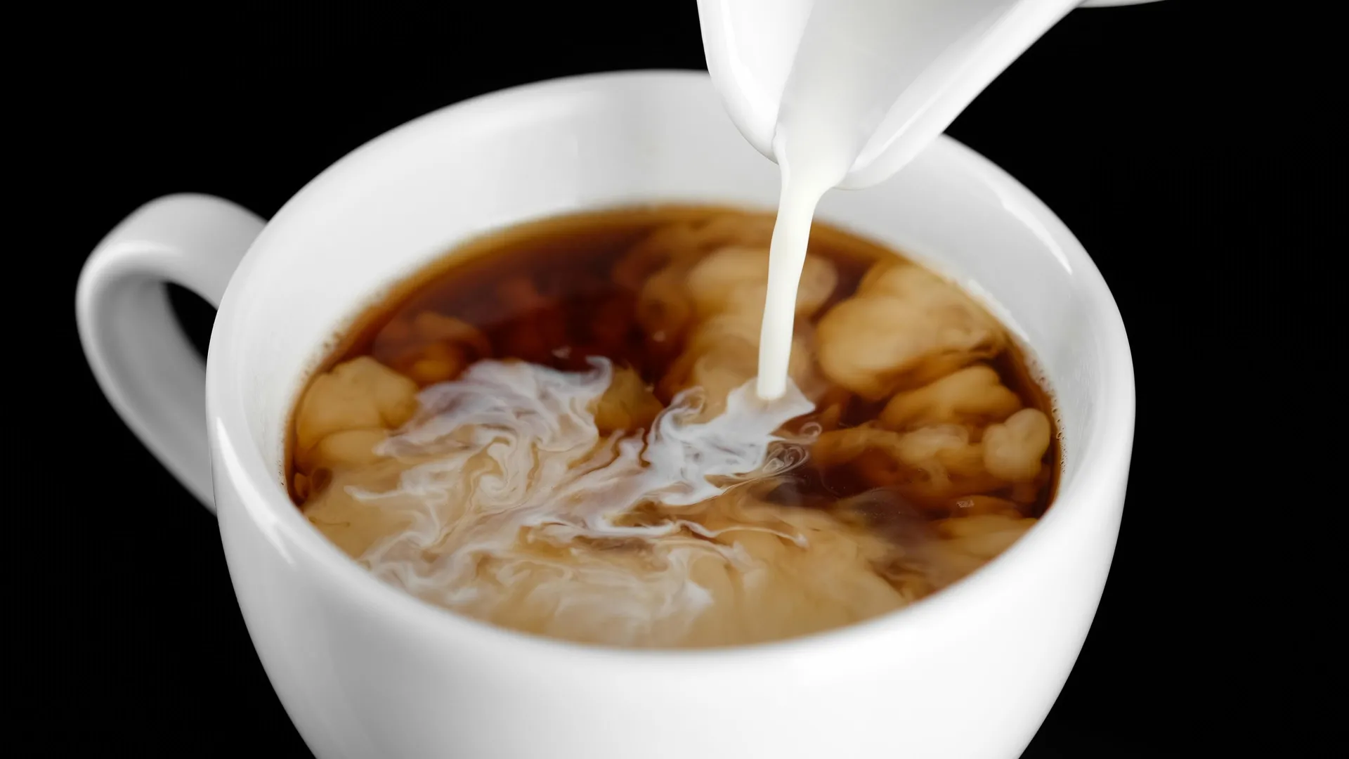 Americans Are Adding More Calories to Coffee via Non-Dairy Creamer