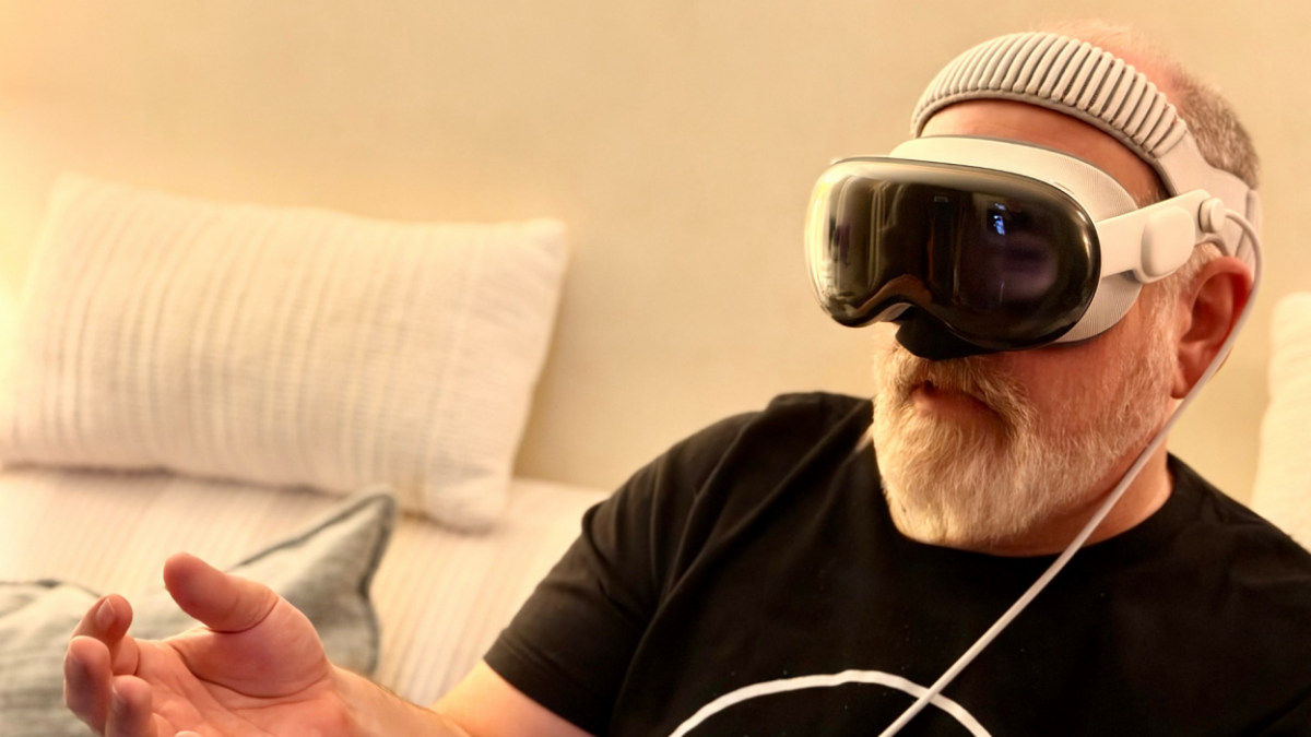 Apple Reportedly Scraps Vision Pro Development, Shifts Focus to Smart Glasses