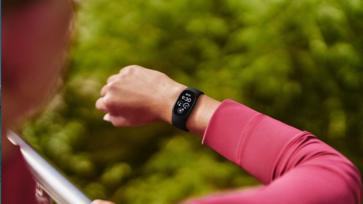How to Pre-Order the Fitbit Edge, Available October 27